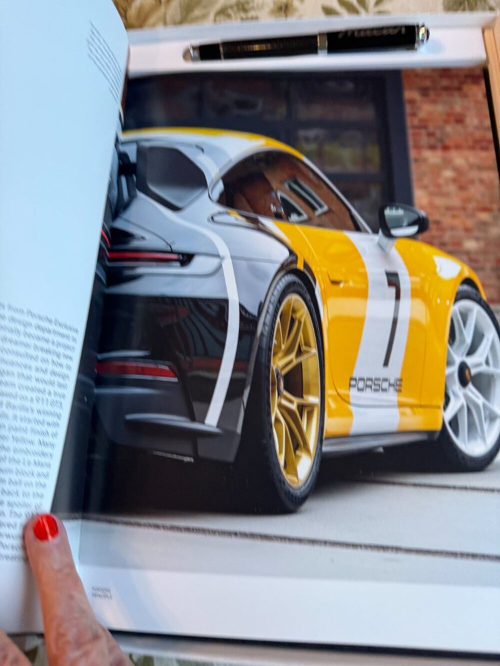 Porsche Macan 2026 New Owner Welcome Kit with Portfolio Book & Matching Pen New - Picture 8 of 10